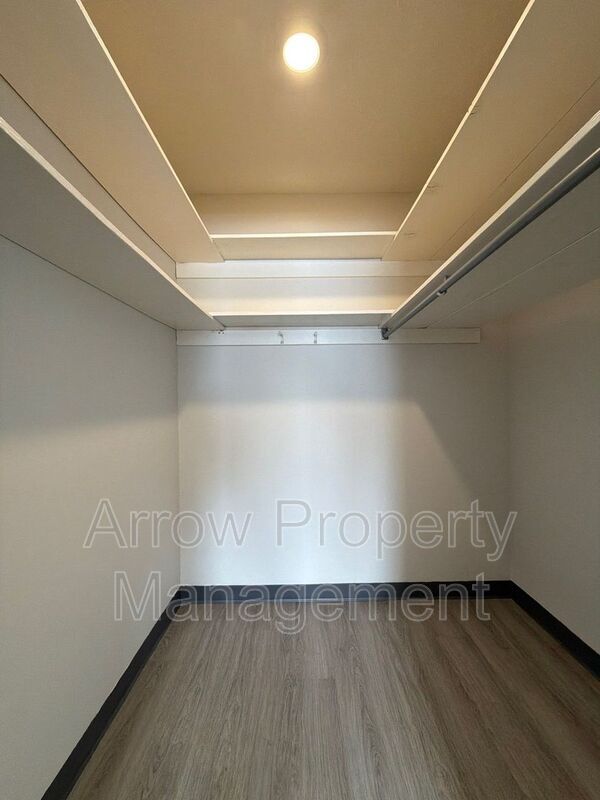 Foto del edificio - 1215 E St