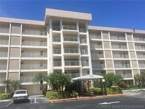 Building Photo - 2851 S Palm Aire Dr