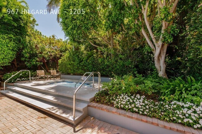 Foto del edificio - 967 Hilgard Ave