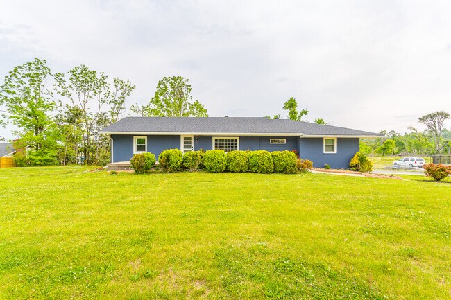 Frente de la casa - 8011 Shallowford Rd