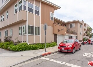 Building Photo - 6 7th Pl