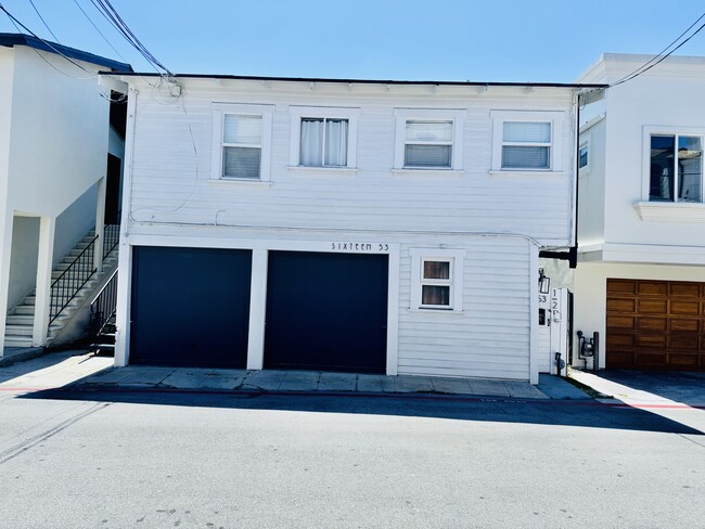 Building Photo - 1653 Bayview Dr
