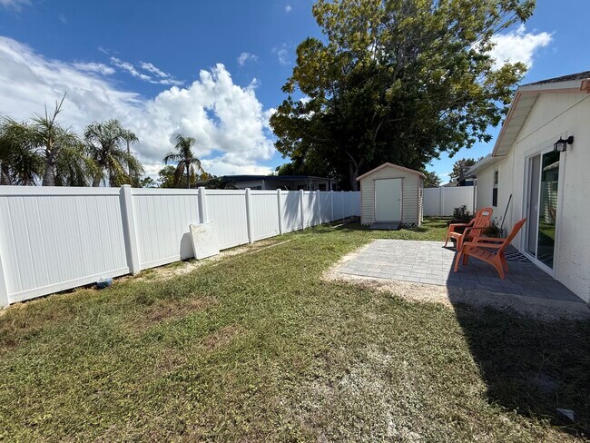 Building Photo - 2702 Ochatilla Rd