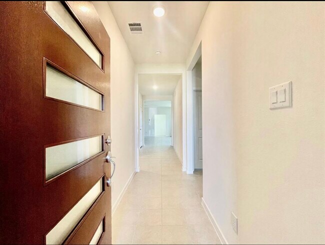 Foto del edificio - 7802 Winter Hawk Cir