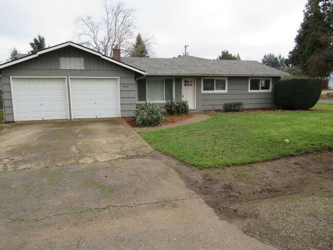 Foto del edificio - Large Four Bedroom South Salem