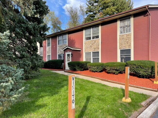Front view - 210 Logan St
