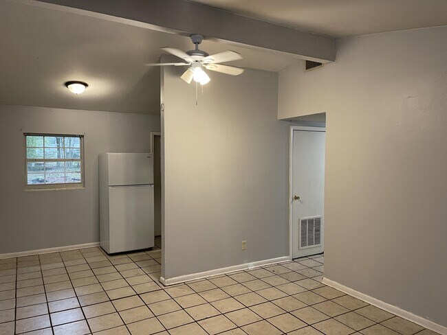 Foto del edificio - 2056 Warwick St