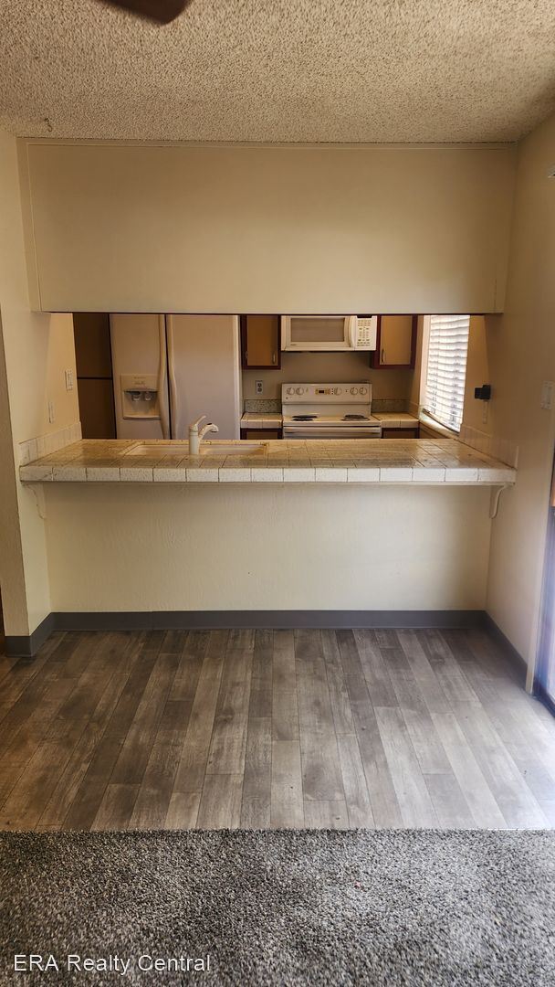 Building Photo - 3 br, 1.5 bath House - 483 Beacon Hill Ct ...