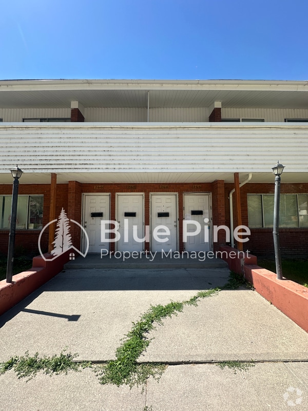 Building Photo - 266 Pine St