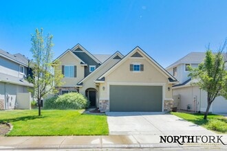 Building Photo - 4440 N Kilee Ave