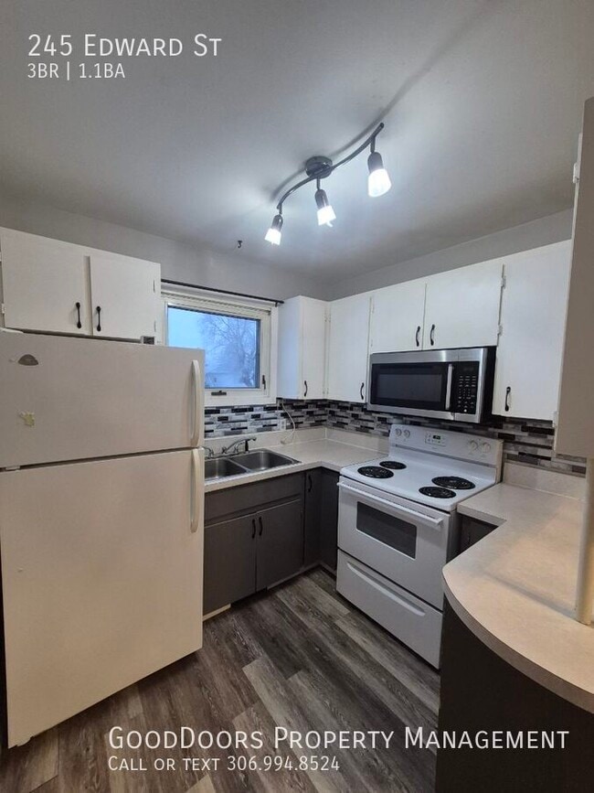 Building Photo - 245 Edward St