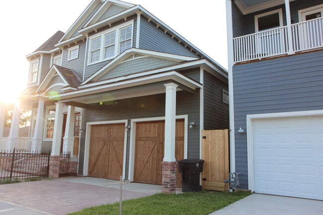 Vecino de la izquierda - 1221 W 23rd St