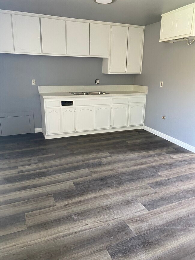 Kitchen - 213 E Reeve St