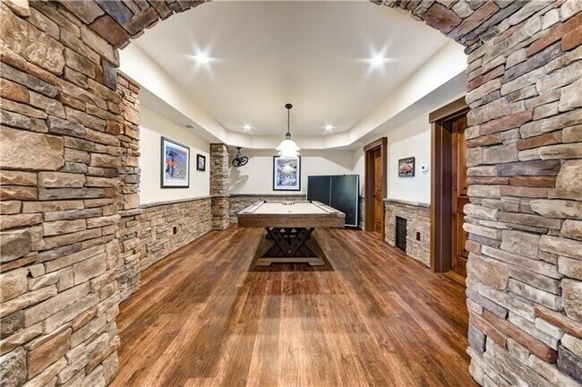 Building Photo - 6315 Beacon Station Dr