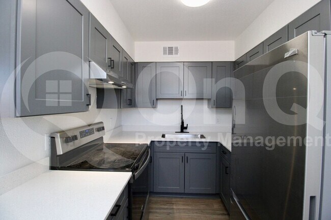 Foto del edificio - 745 W McMurray Blvd