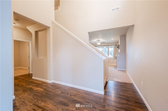 Building Photo - Stunning Home in Beautiful Neighborhood!