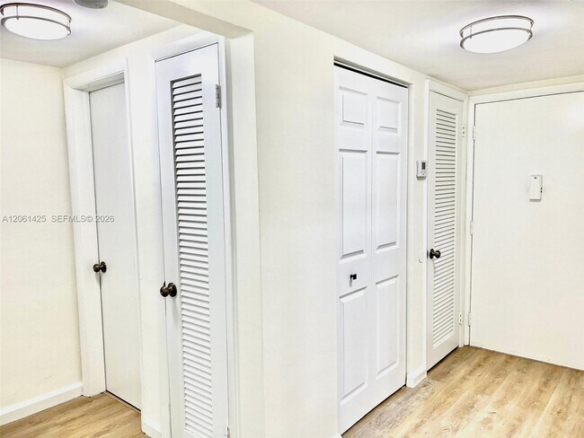 Foto del edificio - 9159 SW 77th Ave