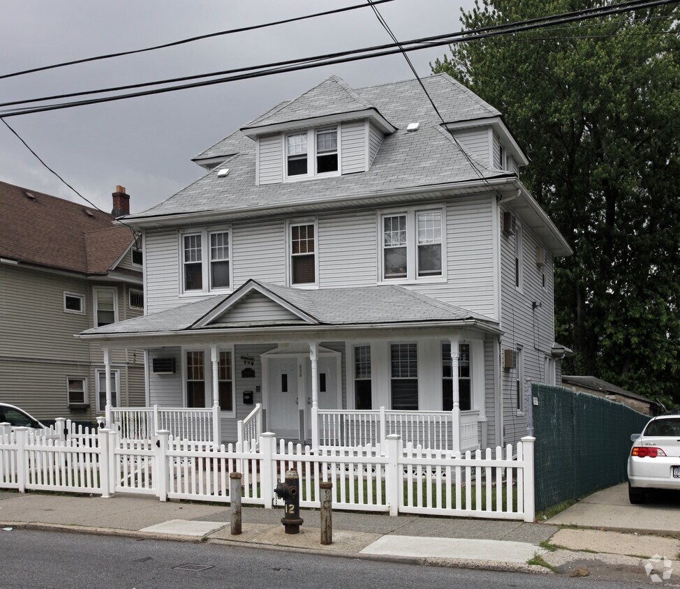 858 Jewett Ave, Staten Island, NY 10314 Apartments in Staten Island