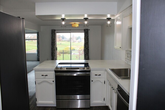 Foto del edificio - Luxury Condo Living with Panoramic Golf Course Views