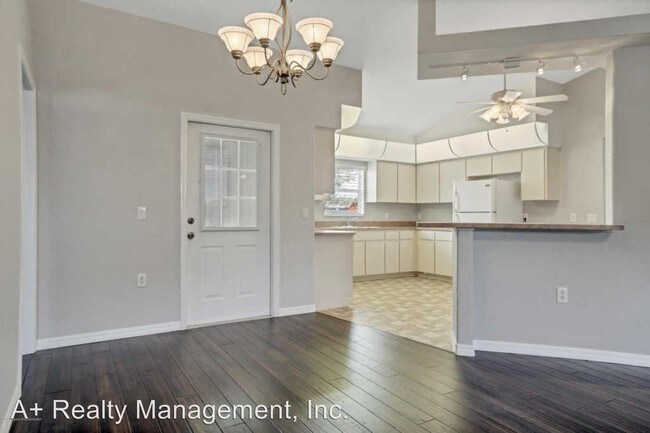 Foto del edificio - 3 br, 2 bath House - 13384 Brighton St.