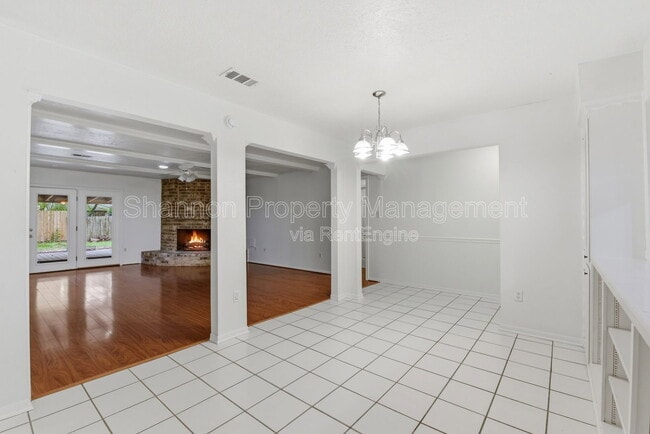 Building Photo - 2115 Oak Shores Dr