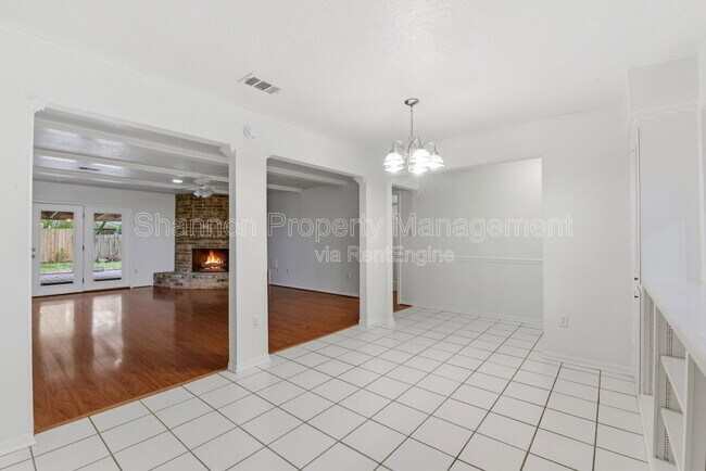 Foto del edificio - 2115 Oak Shores Dr