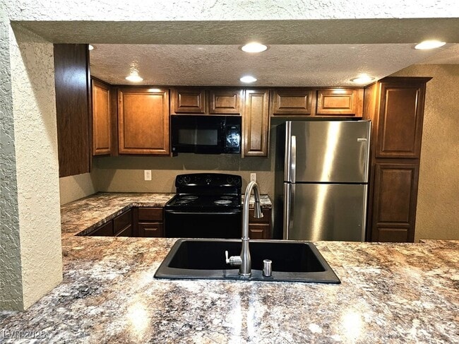 Foto del edificio - 260 Shadybrook Ln