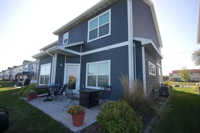 Building Photo - Golf Course Townhome