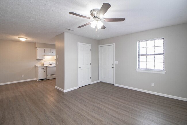 Building Photo - 11-411 Thompsonville Ln