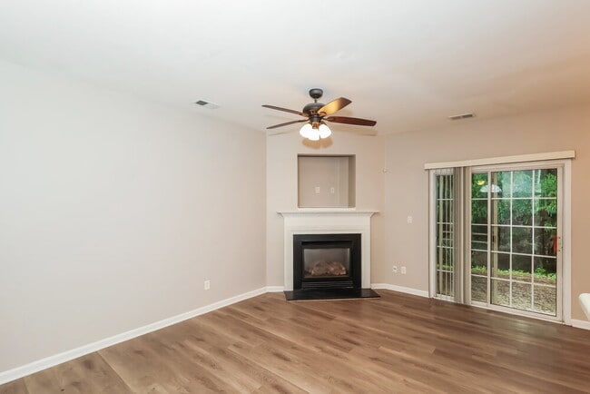 Building Photo - 713 Celeste Ln