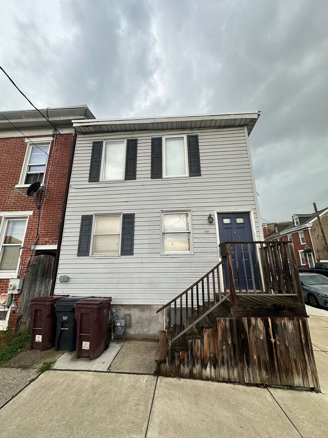 Building Photo - 201 S Jackson St