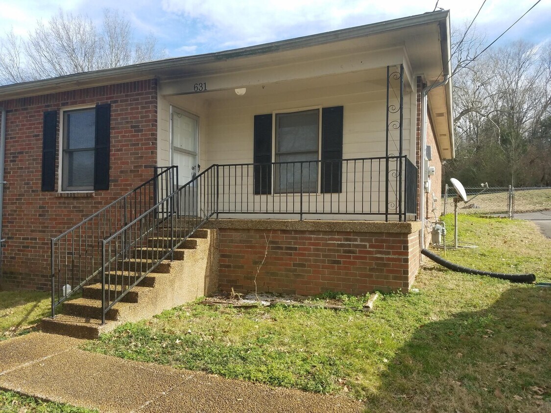 Primary Photo - 631 Center St