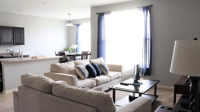 Foto del edificio - Spacious 4-Bedroom Near Lake Cunningham