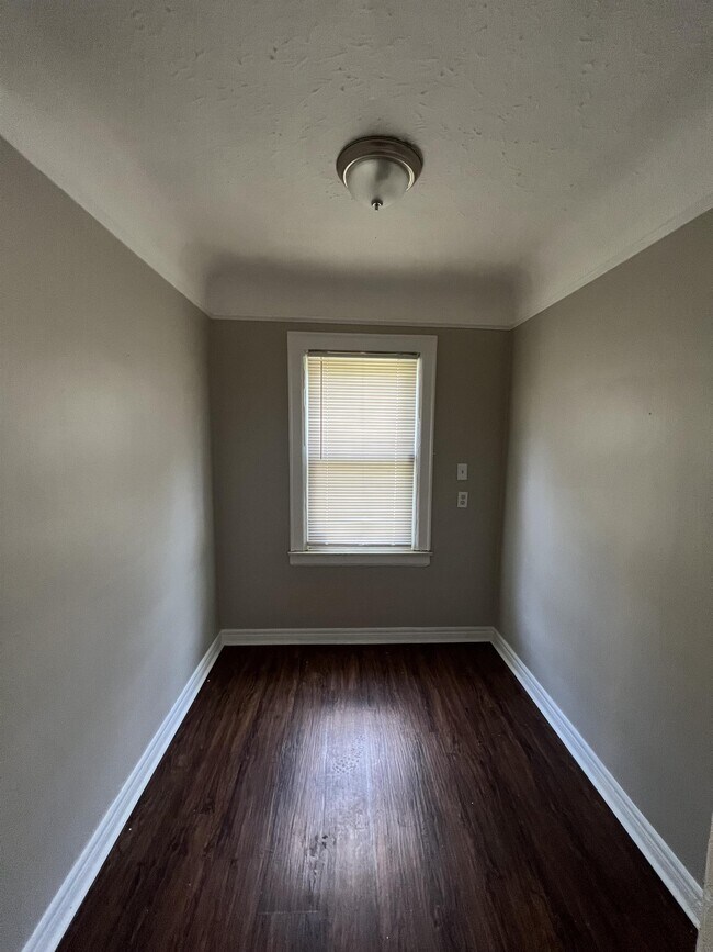 Foto del edificio - 15824 Hartwell St