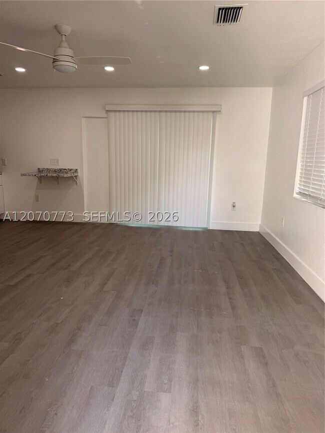 Foto del edificio - 165 SW 5th St