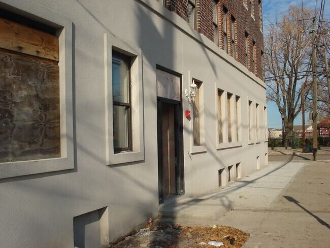 Call 201.918.9573 - 215 Woodward St