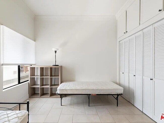 Foto del edificio - 8328 Regents Rd