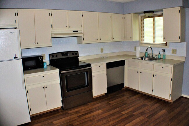 Building Photo - 38128 Hixford Pl
