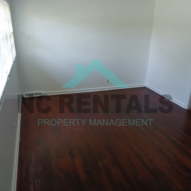 Foto del edificio - 1410 E Cone Blvd