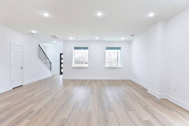 Building Photo - 8220 Bonaire St