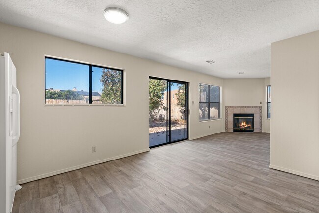 Foto del edificio - 4952 Butte Pl NW