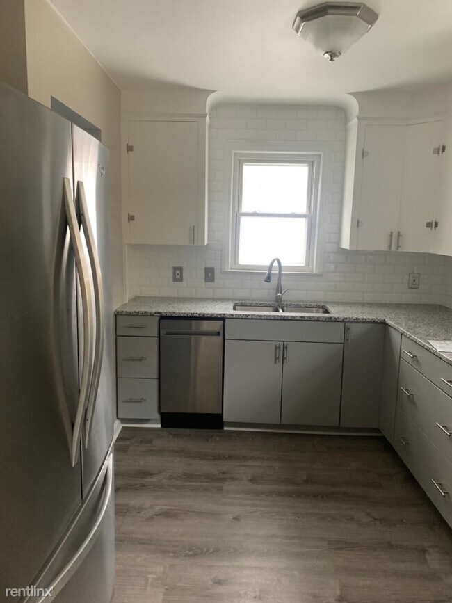 Building Photo - 2 br, 1 bath House - 207 W 13 Mile Rd