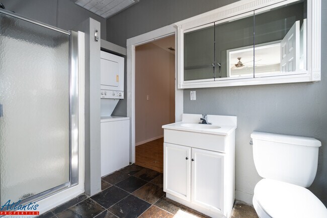 Foto del edificio - 338 Royal Ave