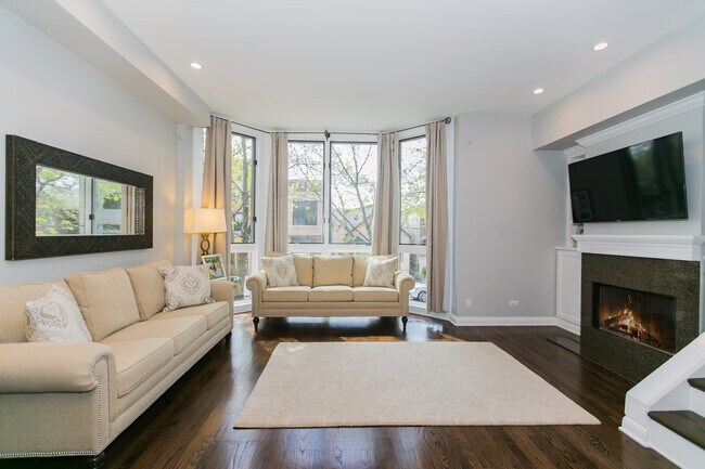 Foto del edificio - 2005 N Hoyne Ave