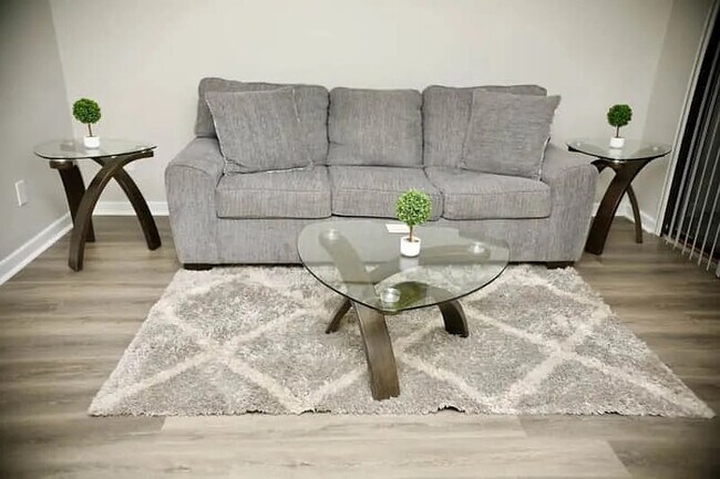 Foto del edificio - Room in Condo on Forest View Dr