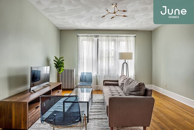 Building Photo - ROOM ONLY in 3-bed/2.0-bath Home