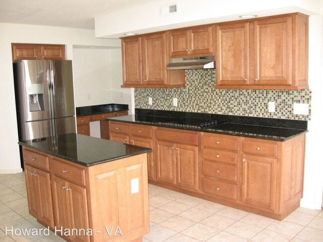 Building Photo - 5 br, 4 bath House - 328 Wellington Circle