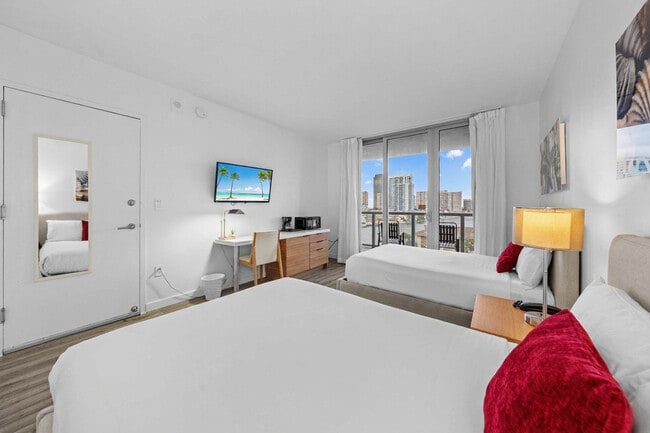 Foto del edificio - 2602 E Hallandale Beach Blvd