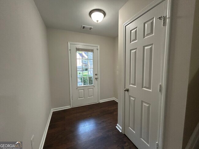 Building Photo - 2455 Mayfair Dr