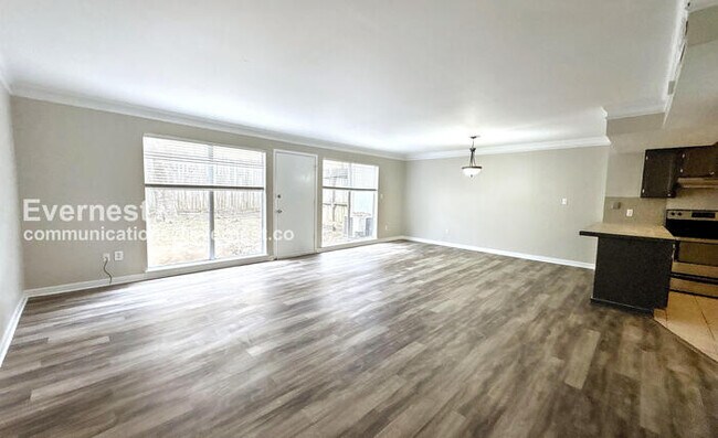 Foto del edificio - 684 Idlewild Cir